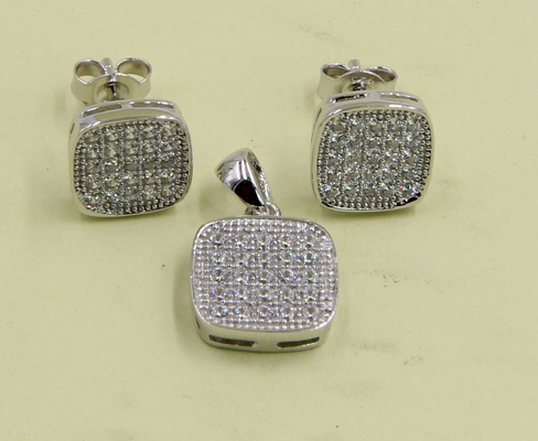AAA CZ Solitaire Stud الأقراط في الفضة الفاخرة لصنع المجوهرات الأقراط المربعة الفضة الفاخرة الزركونيا المكعبة